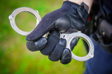 In Klagenfurt: Betrunkener Radfahrer ging auf Polizisten los