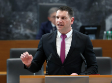 Odziv Stevanovića na očitke Svobode. Na glasovanju za predsednika DZ-ja del glasovnic označenih.