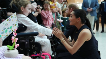 Australienreise: Harry und Meghan teilen Umarmungen in Kinderklinik aus