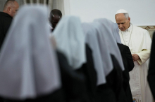 Papež: Bog ni na strani zlobnežev in nasilnežev