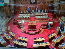 ANA BRNABIĆ PREKINULA SEDNICU SKUPŠTINE! Danas na dnevnom redu samo jedna tačka,  A U SALI BILO SAMO 47 POSLANIKA