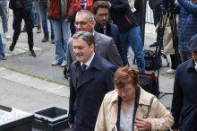 NIKOLA SELAKOVIĆ STIGAO NA ROČIŠTE: Šačica blokadera čekala ispred suda, nisu mogli da nadjačaju podršku ministru!