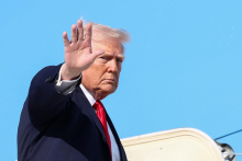 Kdo lahko ustavi Trumpa, ko sistem varovalk v ZDA popušča?