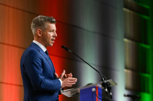 Magyar napoveduje prekinitev oddajanja medijev v lasti države in sprejetje zakona o medijih