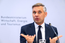 Wirtschaftsminister erwartet im Mai Lieferengpass bei Diesel und Kerosin
