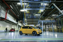 Revoz na dan proizvede 200 twingov, v minulem letu številne nove zaposlitve