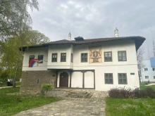 SKRIVENI DRŽAVNI SIMBOL U SRCU ČAČKA! Malo ko zna da se na konaku Obrenovića i danas vidi izvorni grb slavne dinastije (FOTO)