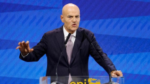 Eni, Iss boccia lo stipendio di Descalzi: “Aumento eccessivo”