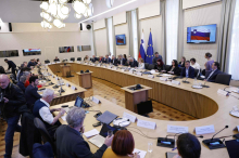 Zapleti preprečili razpravo o interventnem zakonu na Ekonomsko-socialnem svetu