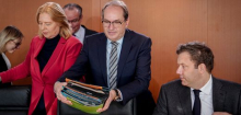 Beamtenbesoldung: Alexander Dobrindt muss Gesetz nachbessern
