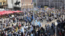 Prosvjedna povorka napunila zagrebački Trg: 'Plaća mi je kao Wi-Fi signal, jedva hvata...'