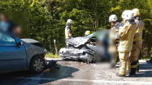 UŽAS KOD KARLOVCA Vozač auta umro tijekom vožnje. Zabio se u drugi auto, dvoje je ozlijeđenih