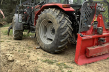 Ratten: Traktor stürzte über steilen Abhang: 26-Jährige verletzt