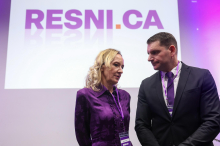 Resni.ca v odzivu na pismo Sabine Senčar: V koalicijo ne gremo ne z Janšo ne z Golobom