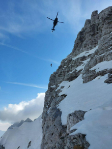 Iz severne stene Triglava ponoči reševali tuja planinca