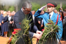 ČUVANJE ISTINE JE NAŠA TRAJNA ODGOVORNOST! Moćne poruke Vučića iz Donje Gradine: Na mestima stradanja ne govorimo glasno, ali šaljemo jasnu poruku (FOTO)