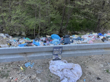 UGINULI PSI I VELIKA KOLIČINA SMEĆA! Kod turističkog naselja Ras formirana divlja deponija koja ugrožava reku i okolinu (FOTO)