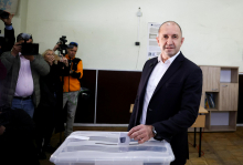 Vzporedne volitve: Prepričljiva zmaga proruskega predsednika Rumena Radeva