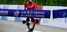 China: Roboter gewinnt Halbmarathon gegen Menschen – 50 Minuten und 26 Sekunden
