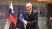 Janši se ne mudi: kako do nove vlade?