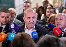 Stranki PB 130 od 240 sedežev. V Bruslju čestitali Radevu, Kremelj pozdravil pozive k dialogu.
