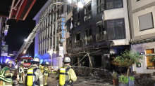 Zahlreiche Notrufe: Shishabar in Flammen - Feuer greift auf Wohnhaus über