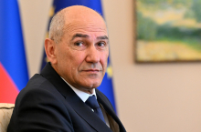 Rok Čakš: Največja past za Janšo so ideološke bitke