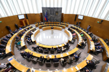 Kandidata za podpredsednika DZ-ja sta Danijel Krivec iz SDS-a in Franc Križan iz Demokratov