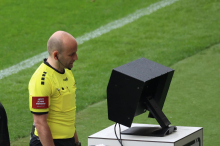 Strittige Entscheidung: VAR räumt Fehler bei Sturms Elfmeter ein