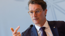 Fragen an den Regierungschef: Was Wüst über Notrufe, Kriminalität und Scharrenbach denkt