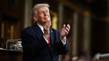 Po Trumpovem premirju: azijske borze gor, nafta tik pod 100 dolarji