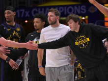 Lakersi počastili Dončića, nove informacije o vrnitvi nič kaj optimistične