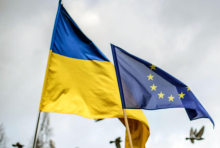 EU sprejel dogovor o izplačilu 90-milijardnega posojila Ukrajini. Naftovod Družba znova obratuje.