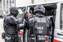 Polizei sperrte völlig betrunkenen Gewalttäter in einem Haus ein