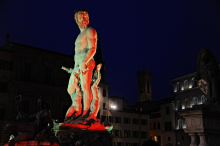 Firence: Turistka poškodovala vodnjak, ko se je skušala dotakniti genitalij kipa Neptuna