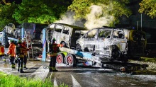 Karlsruhe: Autotransporter brennt – Polizei geht von Brandstiftung aus