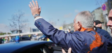 Iran: Schah-Sohn Reza Pahlavi in Berlin mit roter Flüssigkeit attackiert