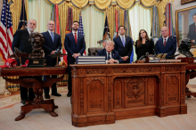 Trump sporočil, da je premirje med Izraelom in Libanonom podaljšano za tri tedne