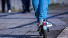 Verkehrsunfall: 16-Jähriger bei E-Scooter-Unfall schwer verletzt