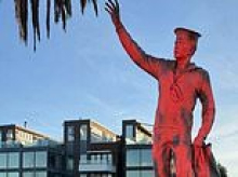 'Disgraceful' attack on Port Melbourne war memorials on the eve of Anzac Day