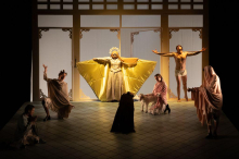 Hiša Marije Pomočnice v sodobnem in čutnem gledališkem jeziku