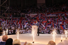 SNS PRIPREMA MITINGE U BEOGRADU I NOVOM SADU OD 26. DO 28. JUNA Da li nas očekuju izbori na leto?