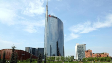 Unicredit-Commerz, nella sfida entra la Consob tedesca: stop alla pubblicità della banca italiana