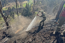 Waldbrand im Lesachtal: Gefährlicher Kampf gegen die Glutnester 