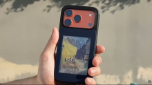 Zaščitni ovitek, ki vaš iPhone spremeni v polnobarvni e-bralnik
