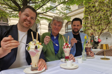 Stadtbummel: Im Café Herzog kann man nun den „Hofnarr“ kosten und bis 21 Uhr schmausen