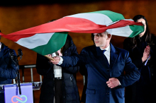 Magyar: Obveščen sem bil, da je več družin z Orbanom povezanih oligarhov že zapustilo Madžarsko