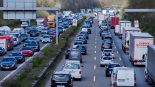 Stau ins lange Wochenende: ADAC erwartet viel Verkehr zum langen Mai-Wochenende