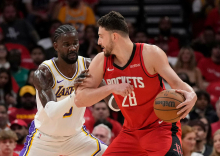 Houston tudi brez Duranta gladko odpravil Lakerse
