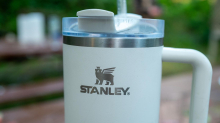 34 Prozent günstiger: Kult-Becher im Angebot: Stanley Tumbler für große Schlucke